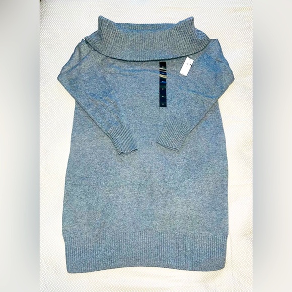 Banana Republic Off Shoulder Sweater - Picture 1 of 3